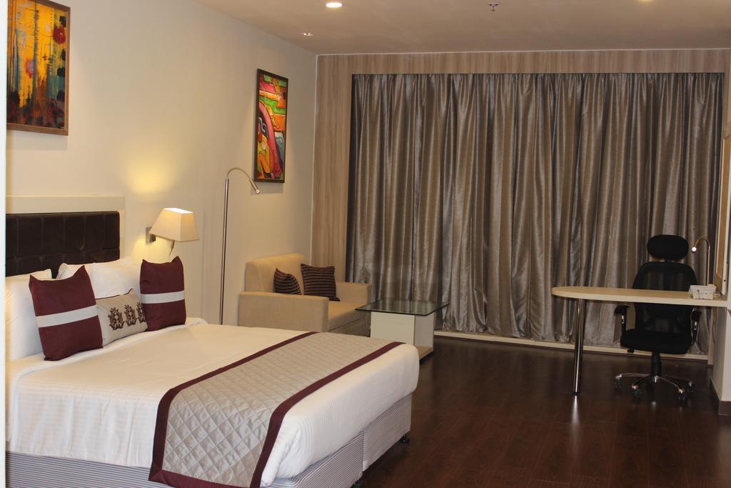 Xenious World Square Hotel Ghaziabad Exterior foto